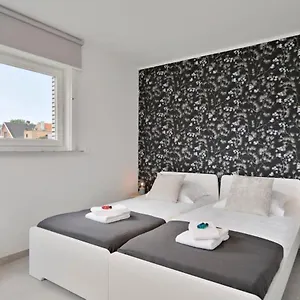 https://bright-and-spacious-bungalow-with-garden-near-the-beach.bruges-hotels.info